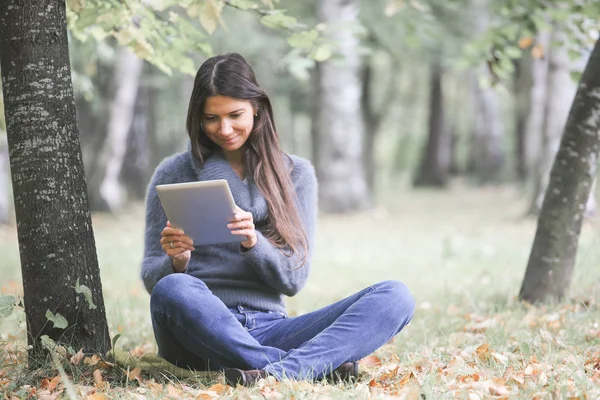 Young Woman Tablet Surfing Net Autumn Park — Stock Photo, Image