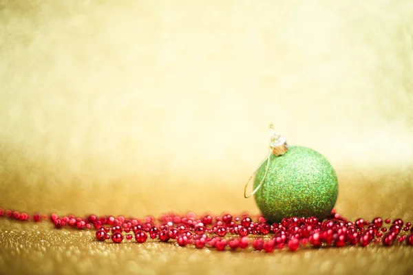 Navidad Año Nuevo Juguetes Decoraciones Bolas Perlas Guirnalda Vibrante Fondo — Foto de Stock