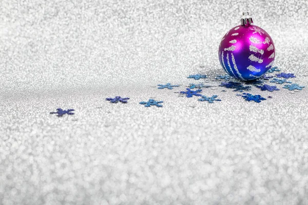 Christmas Holiday Sammansättningen Festliga Inredning Bollen Och Snöflingor Silverglitter Bokeh — Stockfoto