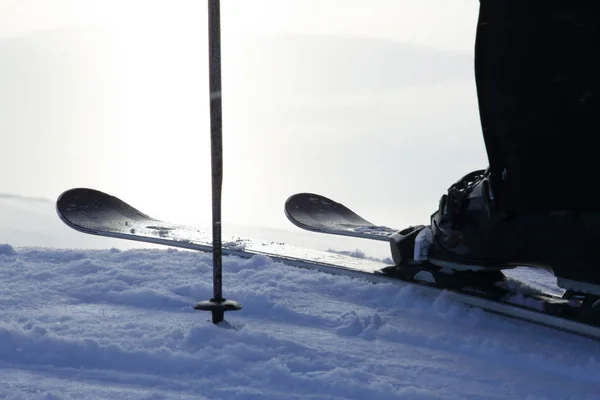 Skiër Skipiste Met Bergen Achtergrond — Stockfoto