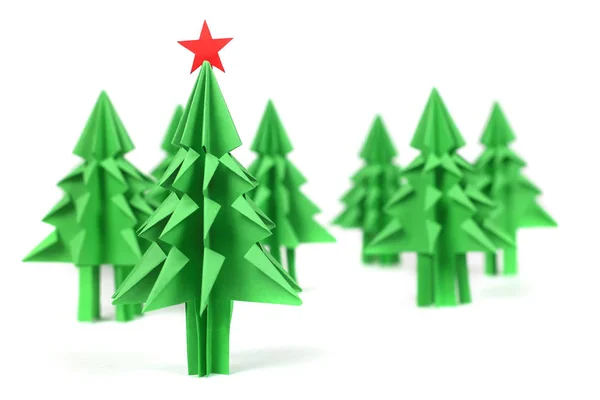 Origami Vánoční Stromky Zeleného Řemeslného Papíru Izolované Bílém Pozadí — Stock fotografie