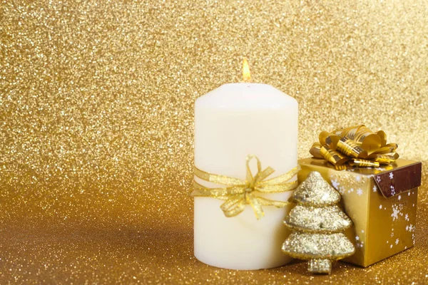 Weihnachtskerze Und Dekor Auf Abstraktem Gold Glitzert Bokeh Hintergrund — Stockfoto