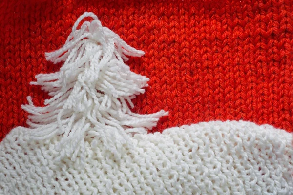 在红色针织羊毛背景上做了圣诞树 并附有文本空间 用于圣诞节概念 — 图库照片