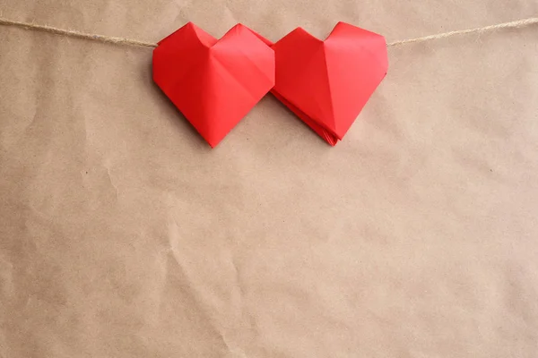 Corazones Rojos Origami Cuerda Sobre Fondo Papel Concepto Día San — Foto de Stock