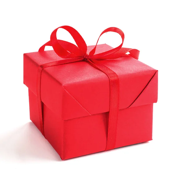 Красная Подарочная Коробка Ленточным Бантом Белом Фоне — стоковое фото