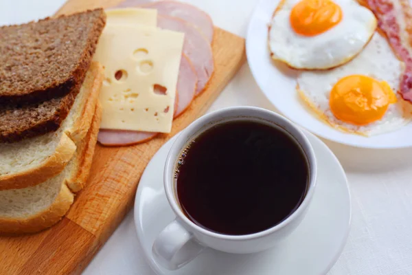 Breakfast Coffee Toasted Bread Eggs Bacon Cold Cuts Cheese Table — Stock Photo, Image