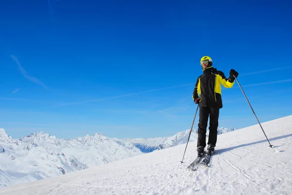 Skier Standing Alone Looking Panoramic View Alps Mountains — Stock Photo, Image