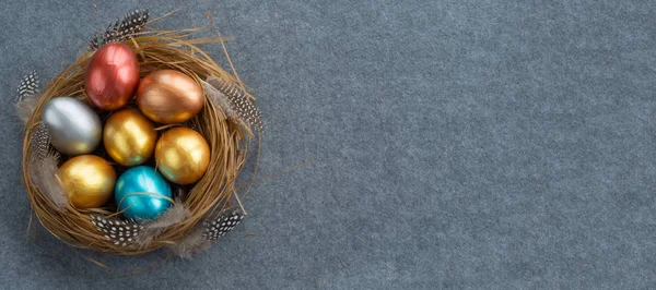 Frohe Osterfeiertage Gruß Symbol Stilvolle Natürliche Hölzerne Gras Nest Mit — Stockfoto