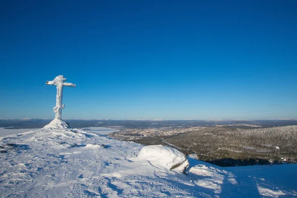 冬山のクロス — ストック写真