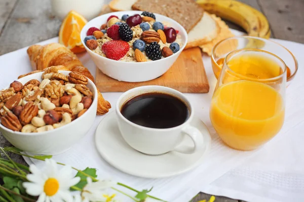 Healthy breakfast on table — Stock Photo, Image