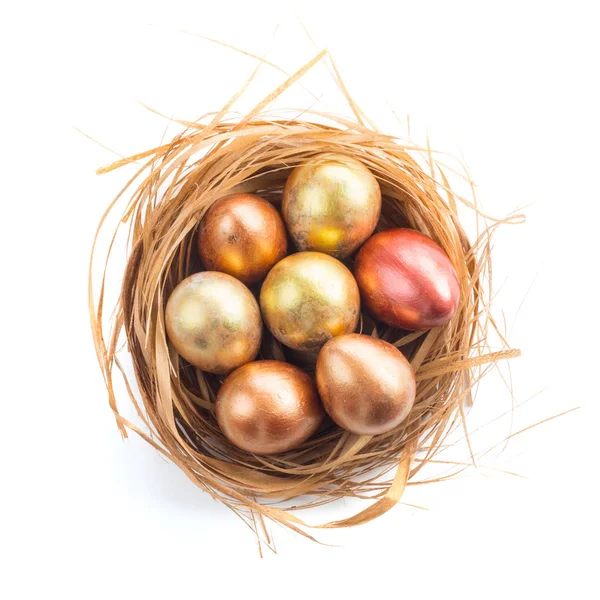 Ninho de Páscoa com ovos dourados — Fotografia de Stock