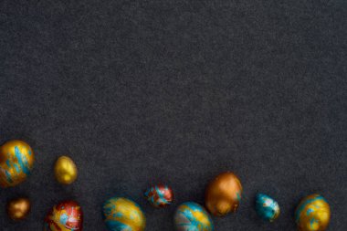 Beyaz izole el yapımı Paskalya yumurtaları