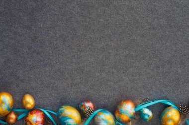 Beyaz izole el yapımı Paskalya yumurtaları