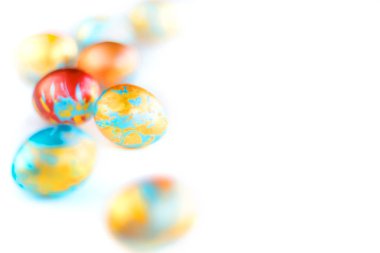 Beyaz izole el yapımı Paskalya yumurtaları