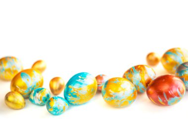 Beyaz izole el yapımı Paskalya yumurtaları