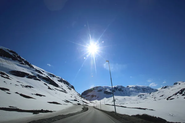 Valle de primavera paisaje — Foto de Stock