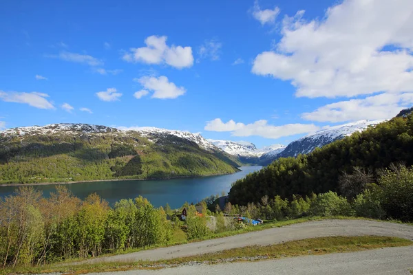 Lente landschap van Noorwegen — Stockfoto