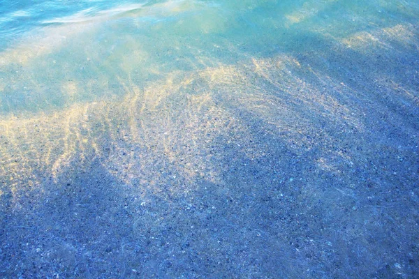 Mořská vlna na písečné pláži — Stock fotografie