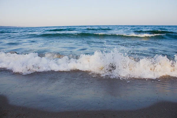 Meereswellen und Sandstrand — Stockfoto