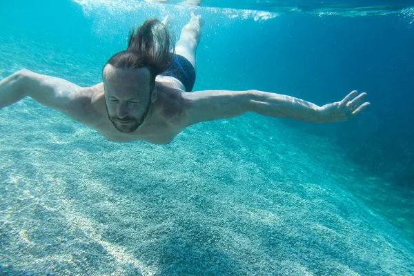 Man diving swimming underwater view