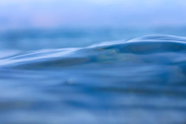 Oberfläche des blauen Wassers — Stockfoto