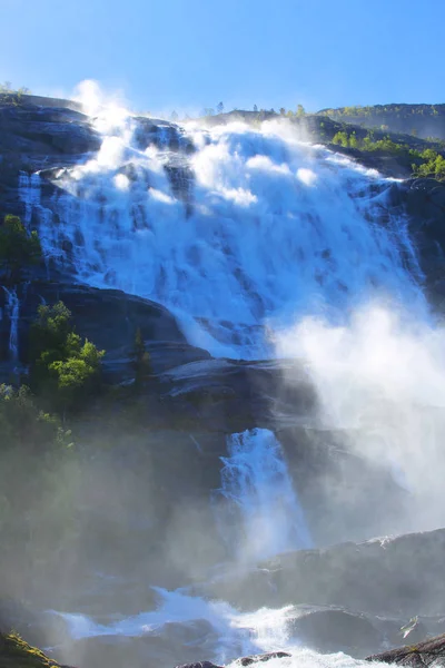 Langfossen 瀑布在夏天 — 图库照片