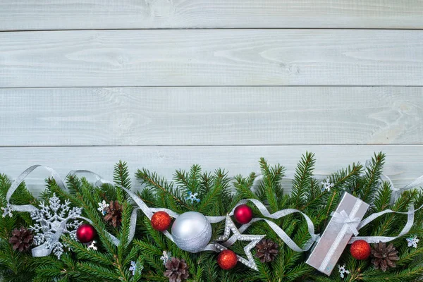 Decoración de Navidad plana laico en madera — Foto de Stock