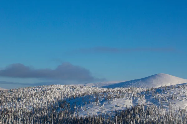 Winter mountains in Kandalaksha — Stock Photo, Image