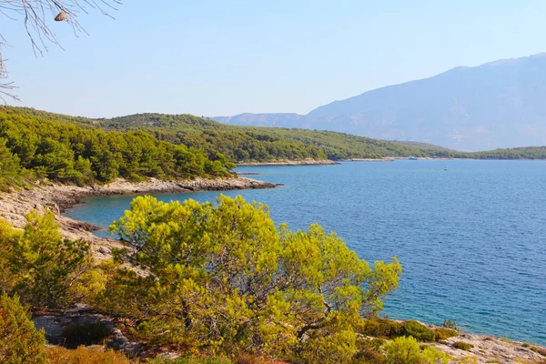 Turquoise Sea Water Beach Ans Mountains Sumartin Brac Island Croatia — Stock Photo, Image