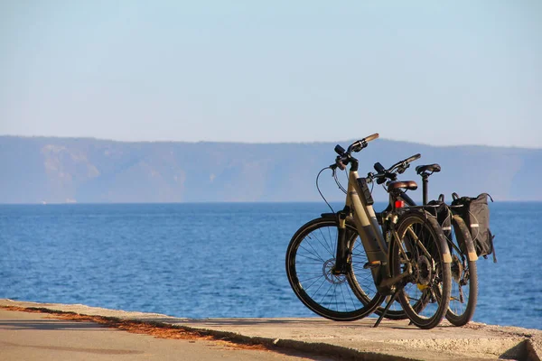 Deux Vélos Près Mer Vacances Été Concept Voyage — Photo