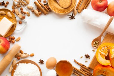 Metin için kopyalama alanı olan sonbahar pişirme arkaplan çerçeve tasarımı. Pişirme malzemeleri, balkabağı, elma, buğday, bal yağı un fındık, ton, parlak turuncu renkler