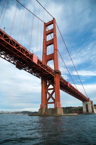 Güzel Bir Mavi Bulutlu Gökyüzü Ile San Francisco Bay Golden — Stok fotoğraf