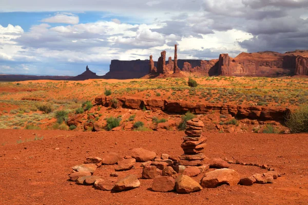 Piedras Anaranjadas Apilan Frente Rocas Monument Valley Arizona Estados Unidos — Foto de Stock
