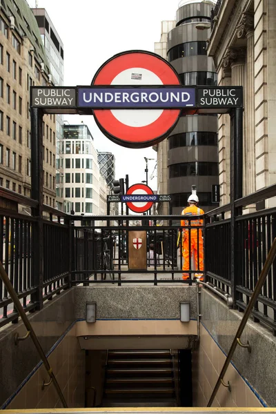 Λονδίνο Ηνωμένο Βασίλειο Ιουνίου 2017 Υπόγεια Είσοδος Του Λονδίνου Μετρό — Φωτογραφία Αρχείου