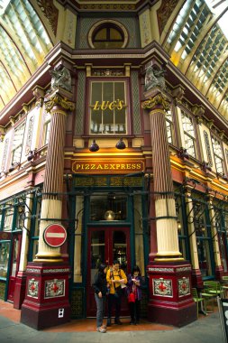 Londra, İngiltere - 5 Haziran 2017: Leadenhall Pazar 14 yüzyıldan kalma Londra'da bir Londra'nın en eski piyasaların kapalı bir pazar olduğunu ve Londra finansal bölgesinde yer alan.
