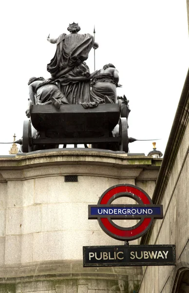 London June 2017 One Britains Most Identifiable Symbols London Roundel — Stock Photo, Image