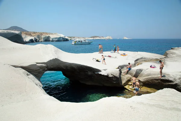 Milos Grekland Juni 2017 Sarakiniko Beach Milos Island Där Vågor — Stockfoto