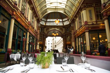 Londra, İngiltere - 5 Haziran 2017: Leadenhall Pazar 14 yüzyıldan kalma Londra'da bir Londra'nın en eski piyasaların kapalı bir pazar olduğunu ve Londra finansal bölgesinde yer alan.