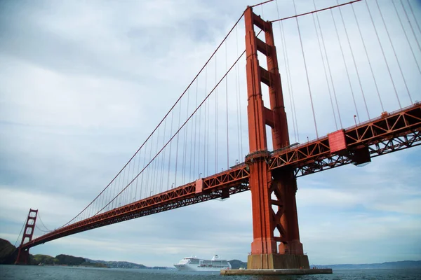 Güzel Bir Mavi Bulutlu Gökyüzü Ile San Francisco Bay Golden — Stok fotoğraf