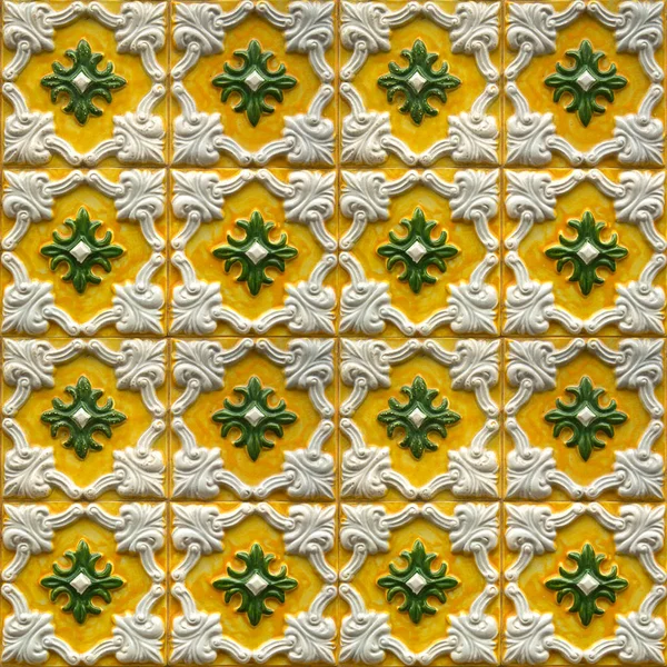 Fotografia Azulejos Tradicionais Portugueses Com Relevo Amarelo Verde Branco — Fotografia de Stock