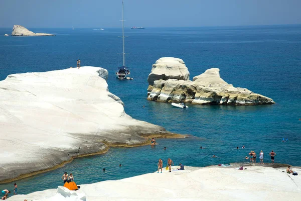 Milos Grekland Juni 2017 Sarakiniko Beach Milos Island Där Vågor — Stockfoto