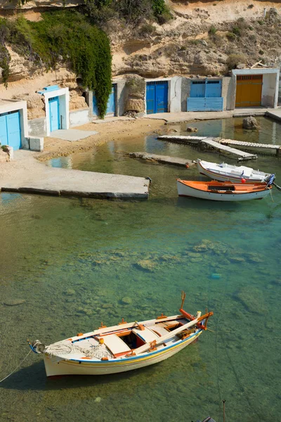 Pueblo Mandrakia Con Sus Coloridas Casas Barcos Pesca Isla Milos — Foto de Stock