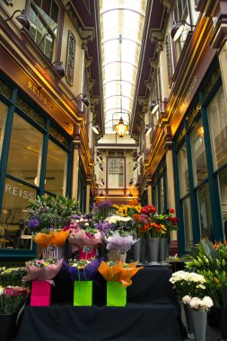 Londra, İngiltere - 5 Haziran 2017: Leadenhall Pazar 14 yüzyıldan kalma Londra'da bir Londra'nın en eski piyasaların kapalı bir pazar olduğunu ve Londra finansal bölgesinde yer alan.