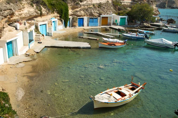 Pueblo Mandrakia Con Sus Coloridas Casas Barcos Pesca Isla Milos — Foto de Stock