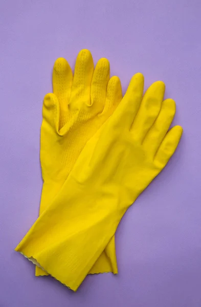 Pair Yellow Rubber Gloves Purple Background — Stock Photo, Image