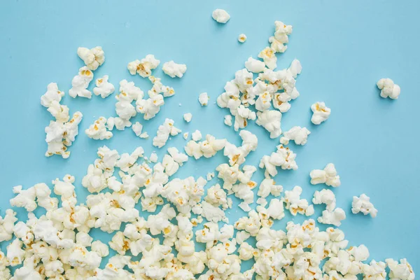 Close Fresh Popcorn Blue Background — Stock Photo, Image