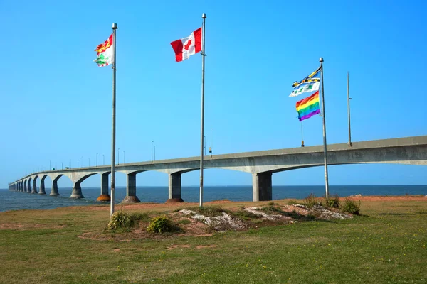 カナダのプリンスエド ワード島のコンフェデレーション橋の側面図 — ストック写真