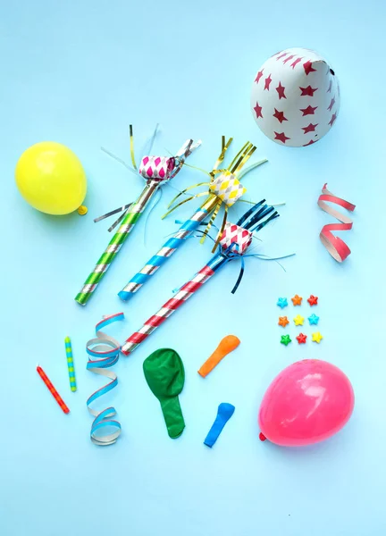 Artículos Cumpleaños Para Una Fiesta Como Sombreros Globos Velas Sobre — Foto de Stock