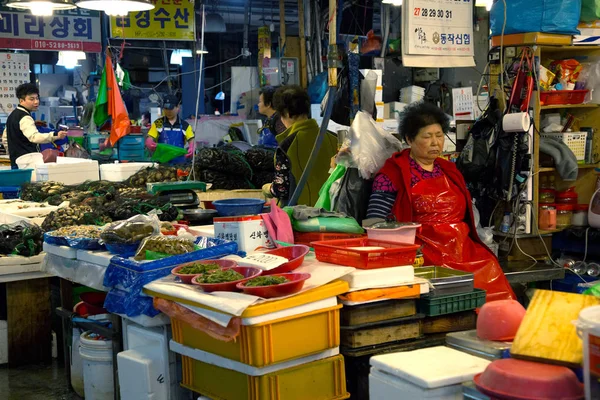 Seoul South Korea May 2018 Woman Sleeping Her Stand Fish — Stock Photo, Image