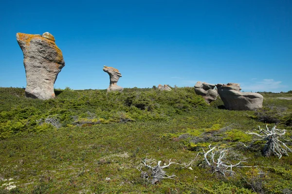 Monolithen Einem Blauen Himmel Bei Grande Ile Nationalpark Mingan Archipel — Stockfoto